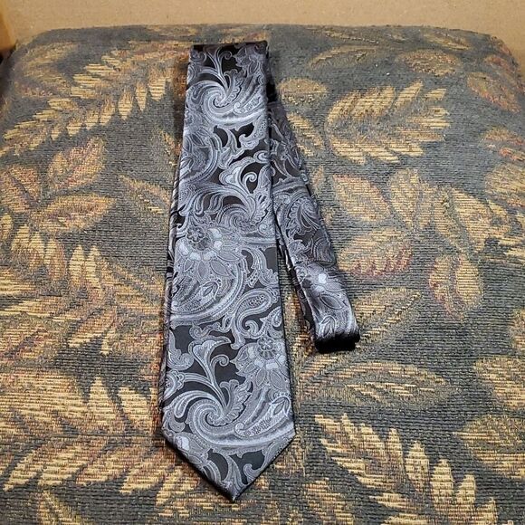 Donald J. Trump Signature Collection Black Paisley Tie